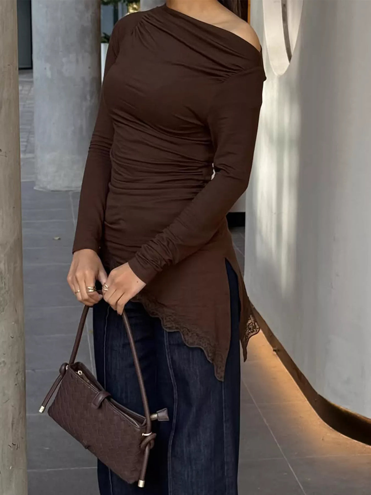 Asymmetrical One-Shoulder Ruched T-Shirt with Lace Trim - WYNFLARE