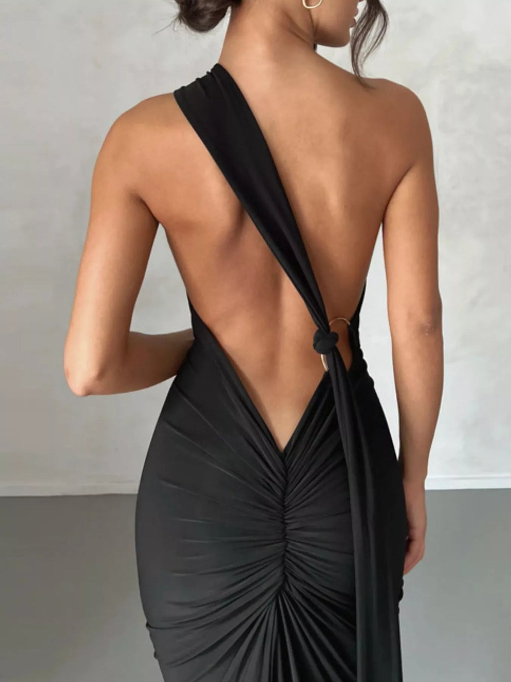 Backless One-Shoulder Ruched Bodycon Maxi Dress - WYNFLARE