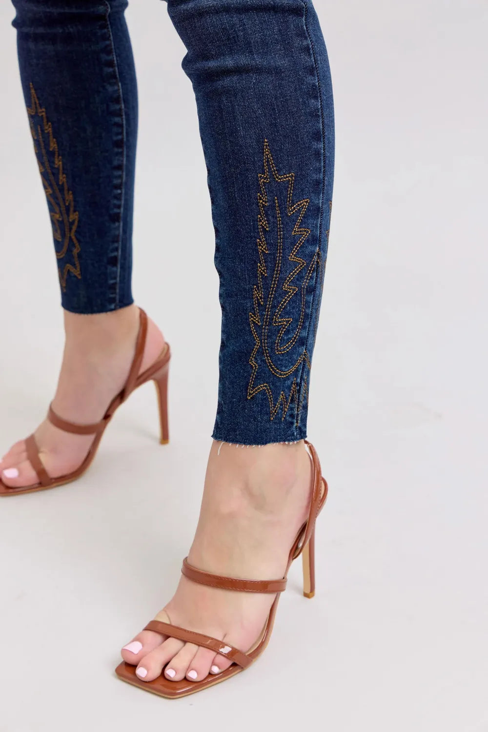 Judy Blue Full Size Embroidered High Rise Skinny Jeans Plus Size - WYNFLARE