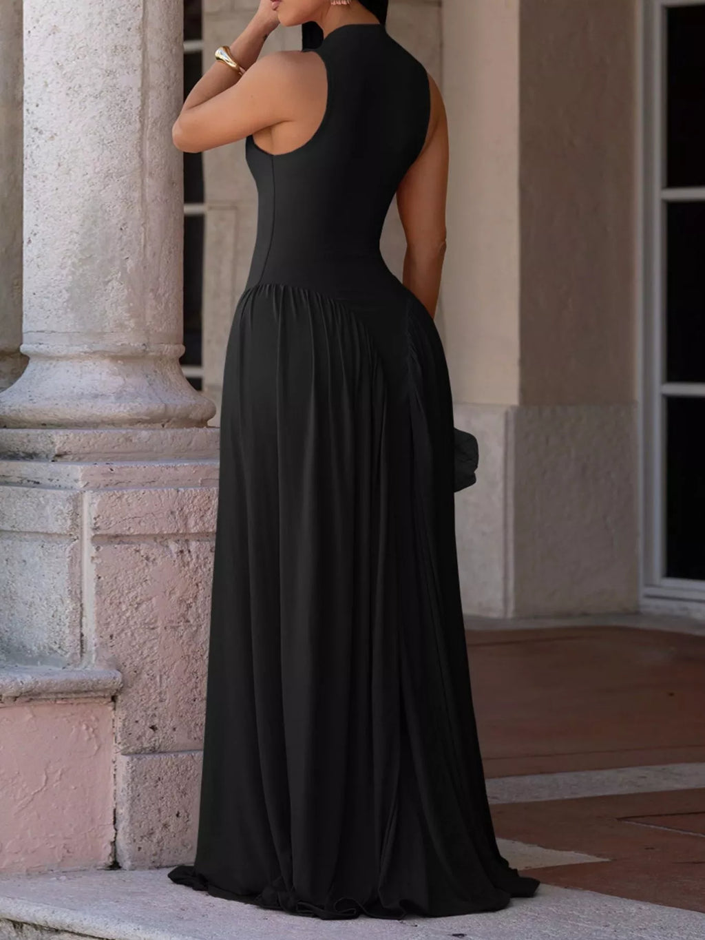 Sleeveless Pleated O-Neck Maxi Dress - WYNFLARE