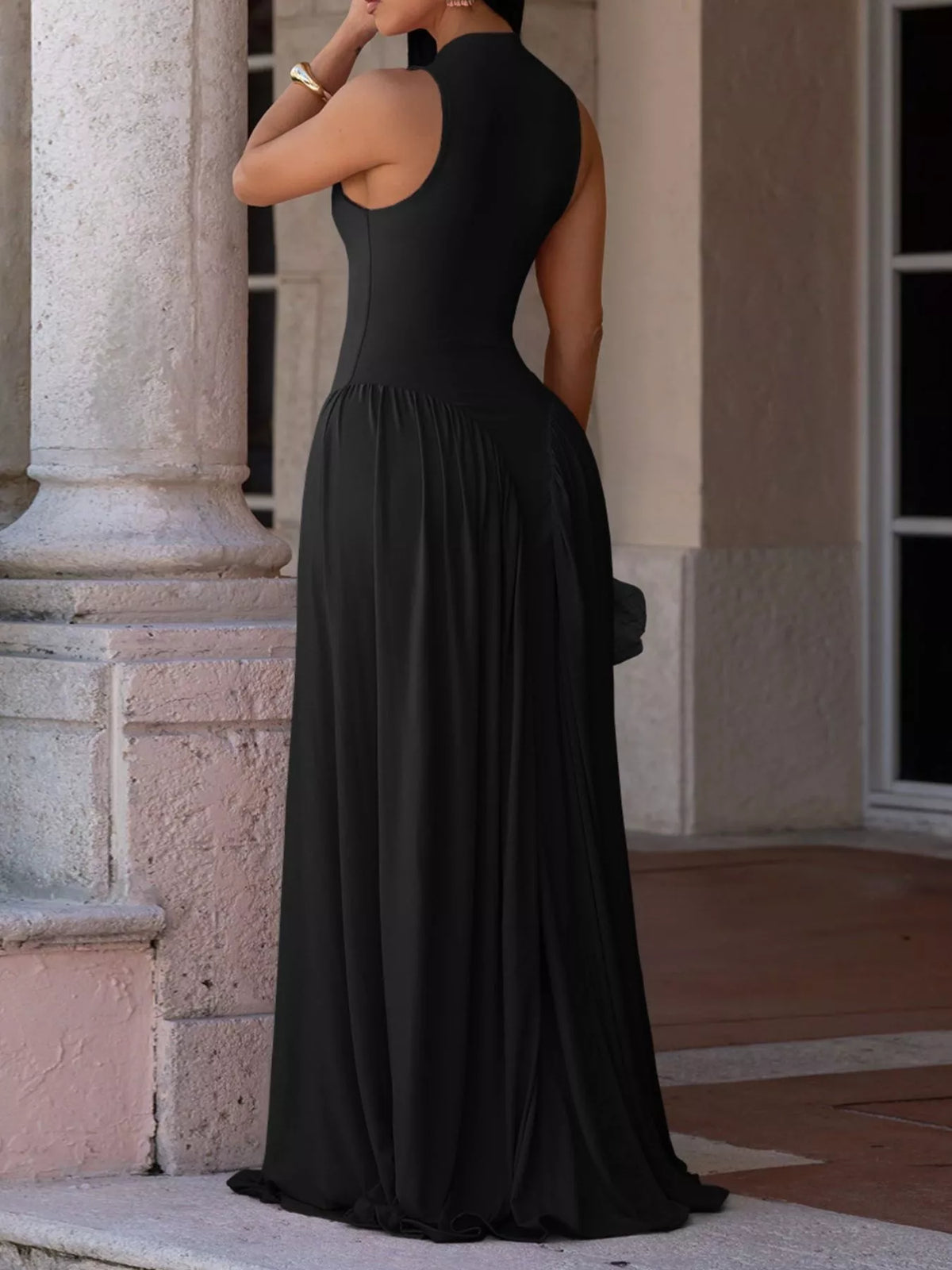 Sleeveless Pleated O-Neck Maxi Dress - WYNFLARE